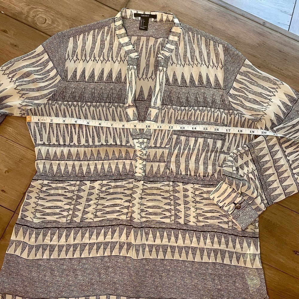 𝅺FOREVER 21 Sheer Tunic Top - Picture 3 of 9